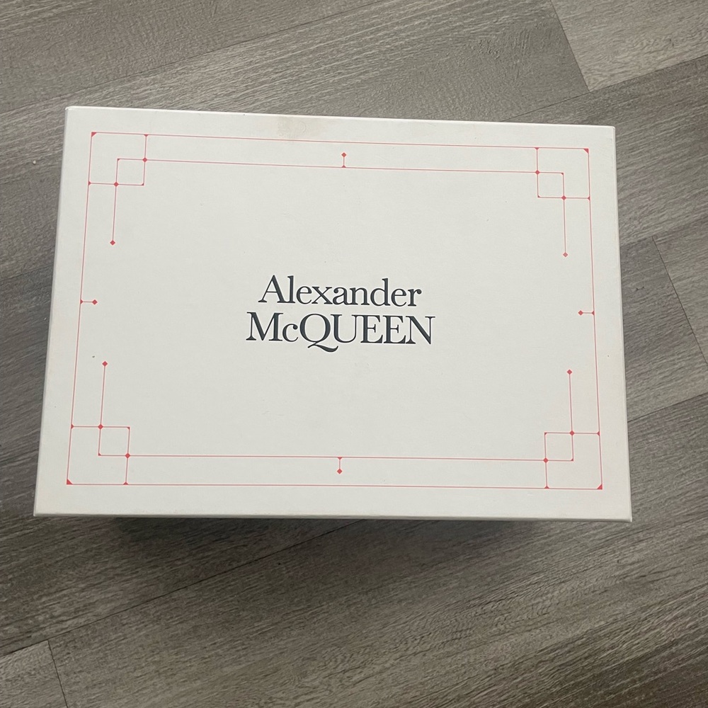 Alexander Mc Queen White Canvas Sack comes with box & dust bag !